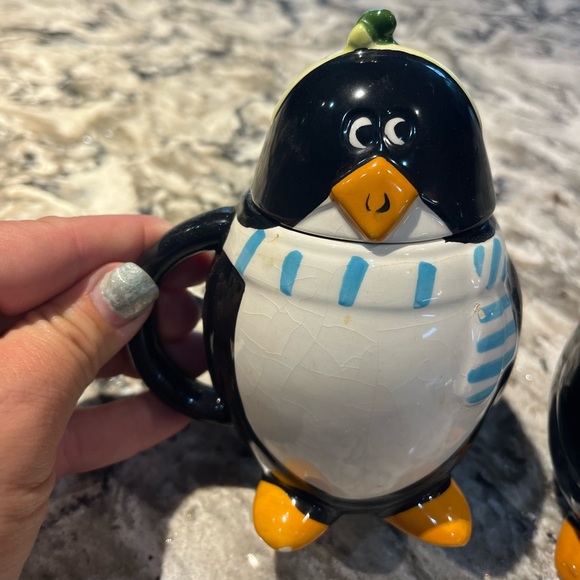 Adorable Penguin porcelain coffee cups with lids black white - Picture 5 of 9